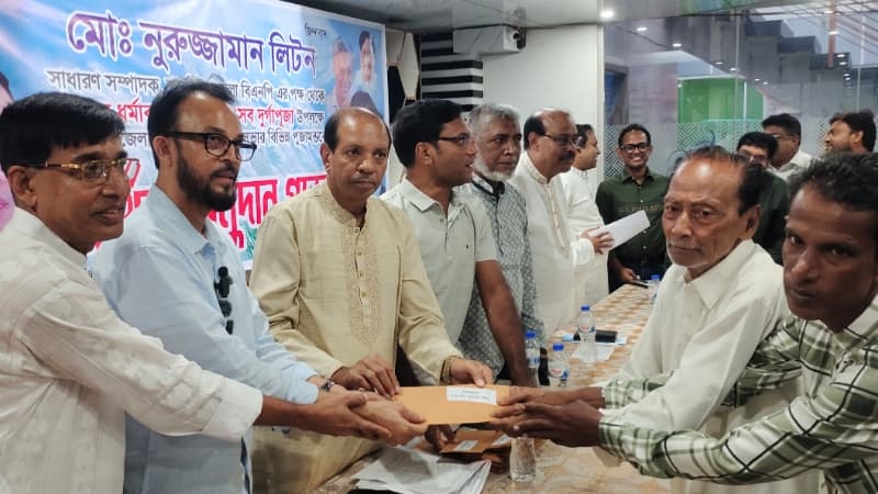 শার্শা উপজেলার ৩২ পূজামণ্ডপে বিএনপি নেতা লিটনের অনুদান