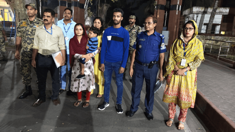 ভারতে ৩ বছর কারাভোগ শেষে বেনাপোল দিয়ে দেশে ফিরলেন ৩ নারী-পুরুষ ও শিশু