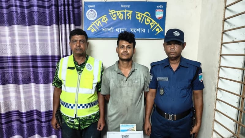শার্শায় ইয়াবাসহ রাজিব নামে যুবক গ্রেপ্তার