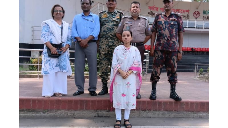 ভারতে পাচার হওয়া নারীকে বেনাপোল চেকপোস্ট দিয়ে বাংলাদেশে ফেরত