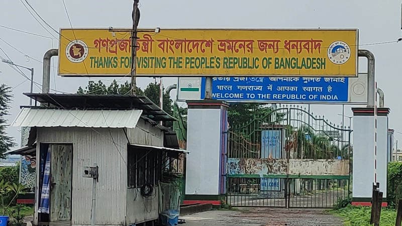  ভারতের পশ্চিমবঙ্গের বিধানসভা নির্বাচনকে কেন্দ্র করে বেনাপোল-পেট্রাপোল স্থলবন্দর দিয়ে টানা তিন দিন আমদানি-রপ্তানি কার্যক্রম বন্ধ 